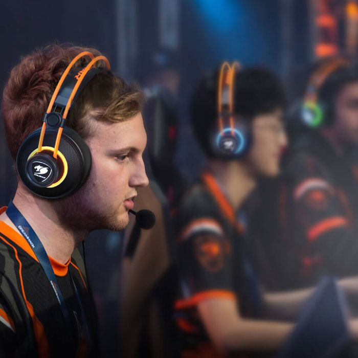 سماعة الألعاب COUGAR IMMERSA PRO PRIX مزودة بتقنية الصوت المحيطي الافتراضي 7.1