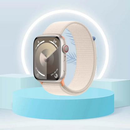 ساعة Apple Watch Series 9، GPS + Cellular، هيكل Starlight من الألومنيوم مقاس 45 مم مع حزام Starlight الرياضي